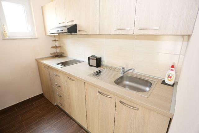 Apartmani Lili Sukosan Exterior photo