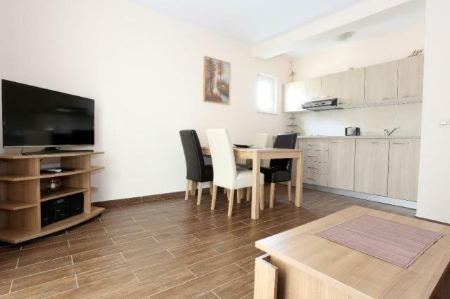 Apartmani Lili Sukosan Exterior photo