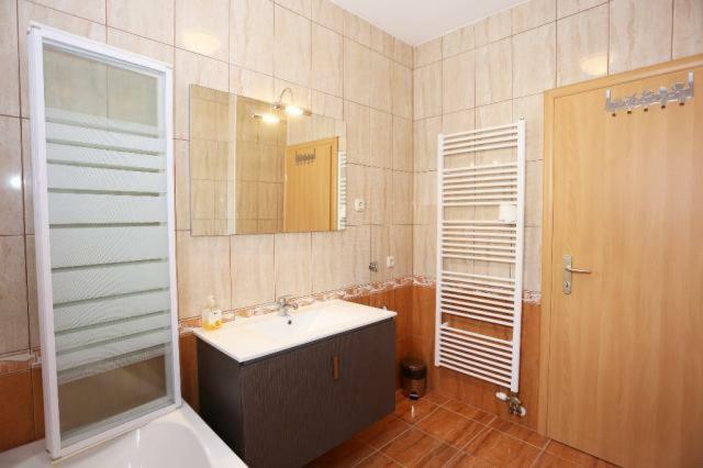 Apartmani Lili Sukosan Exterior photo