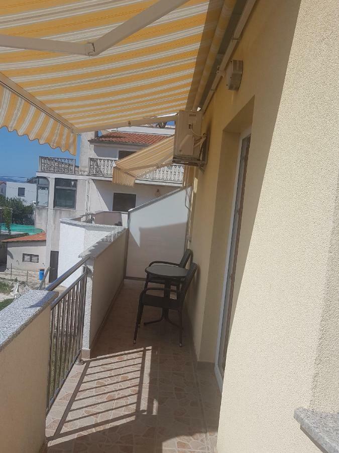 Apartmani Lili Sukosan Exterior photo