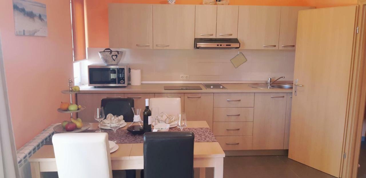 Apartmani Lili Sukosan Exterior photo