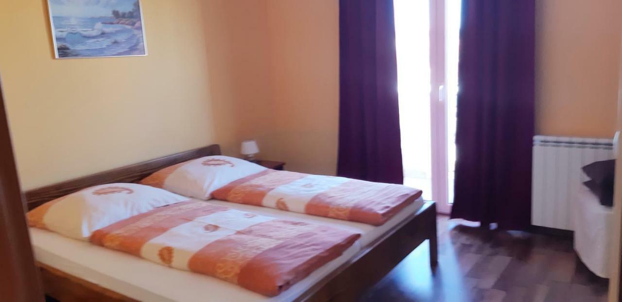 Apartmani Lili Sukosan Exterior photo