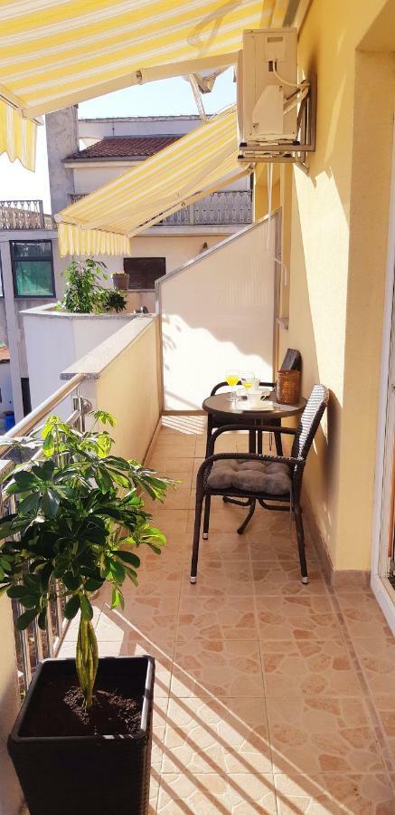 Apartmani Lili Sukosan Exterior photo