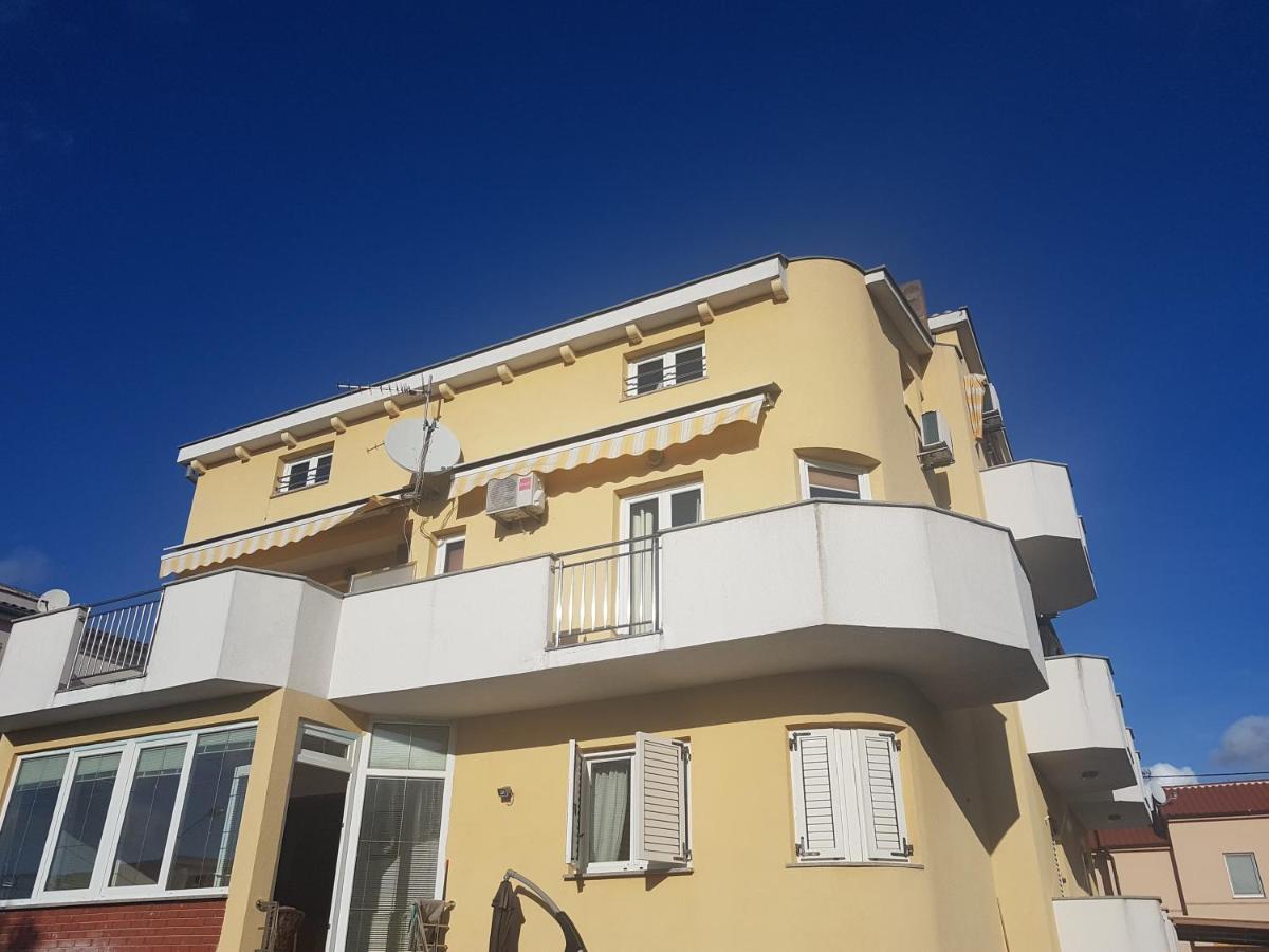 Apartmani Lili Sukosan Exterior photo